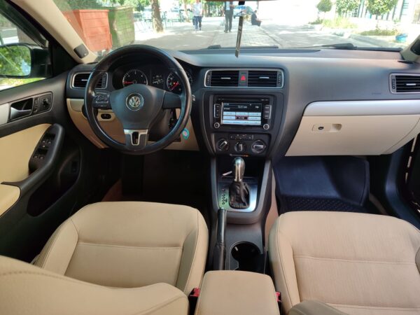 Volkswagen Jetta - Image 4