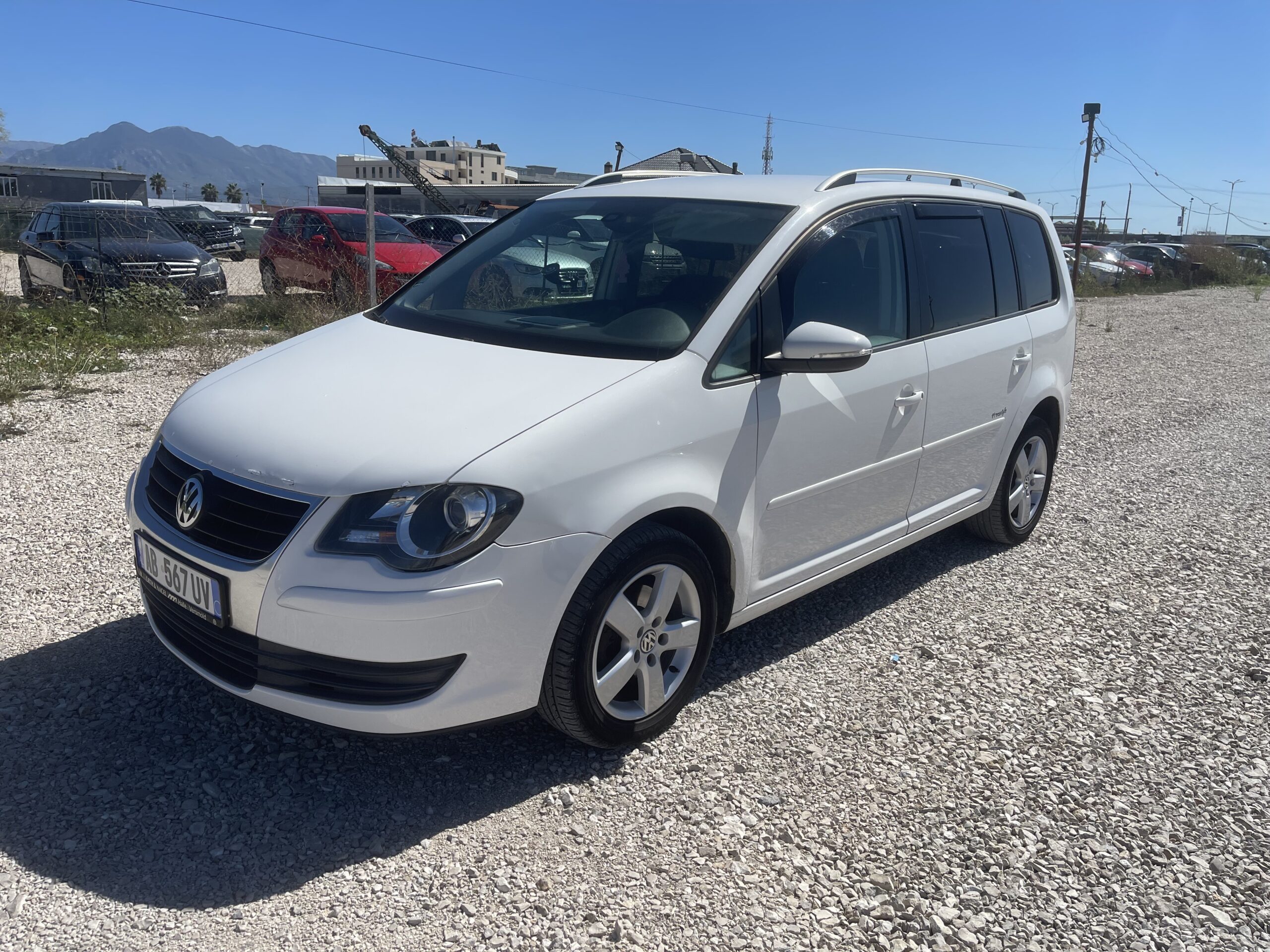 Volkswagen Touran - Image 2