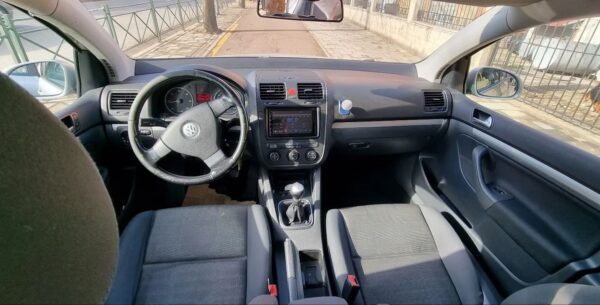 Volkswagen Golf 5 - Image 4